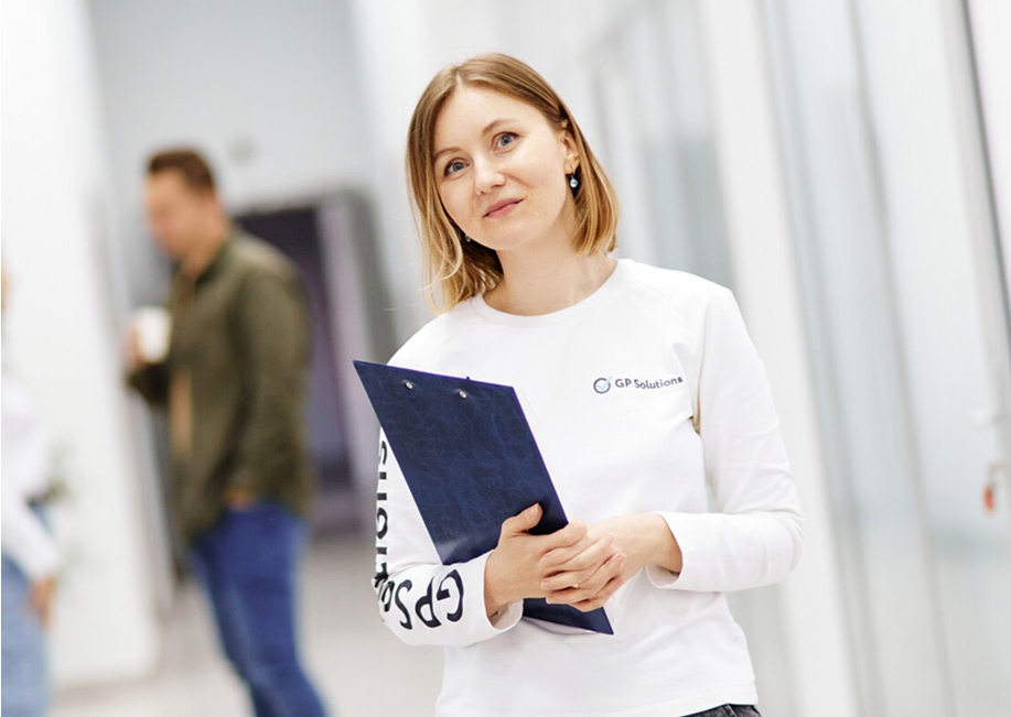 GP Solutions' employee with a dark blue paper folder in hands
